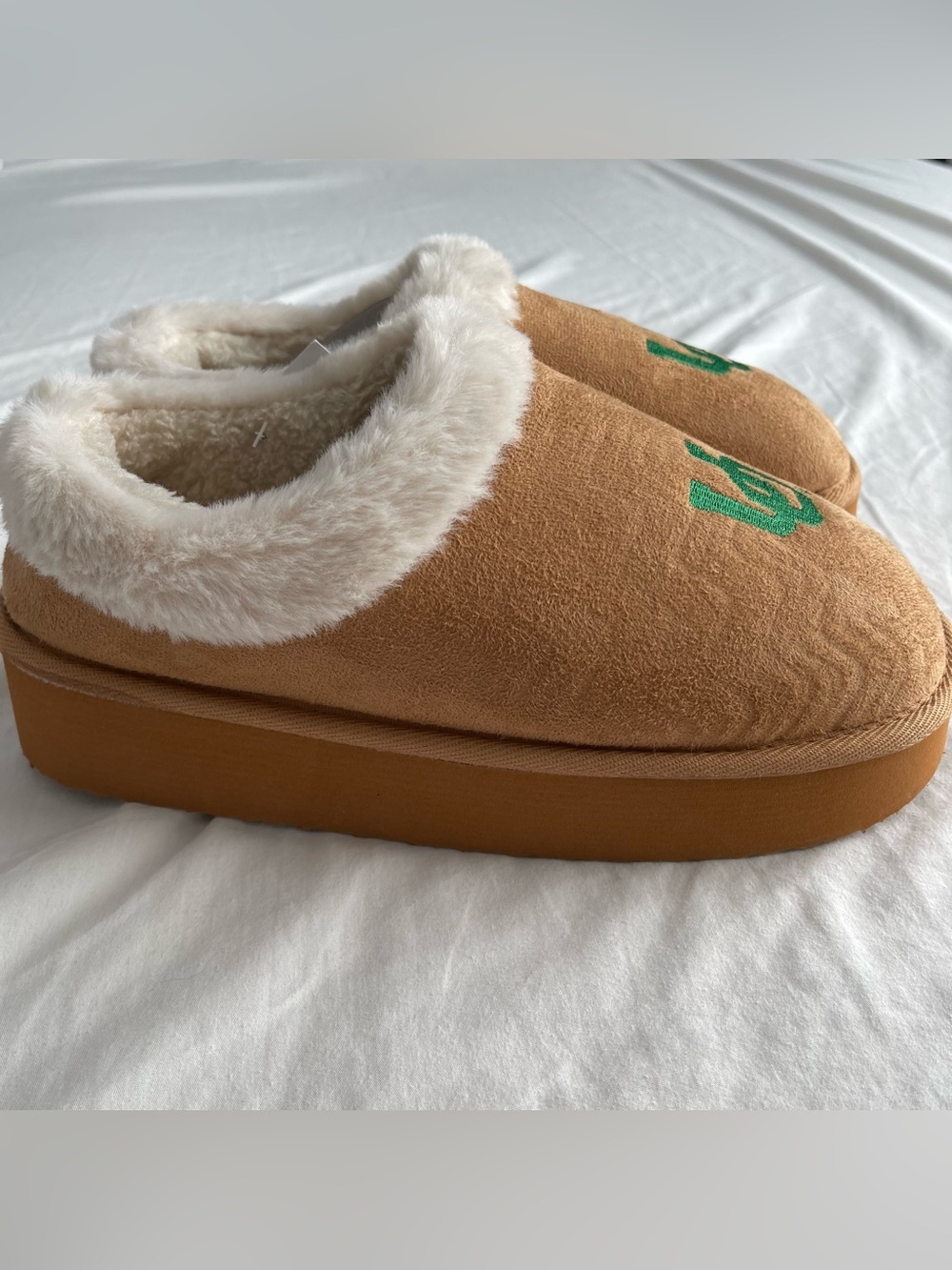 Oregon Ducks Women's Sz 9 / 10 Faux Fur Slippers Platform Shoes NCAA Teagan - Picture 4 of 9